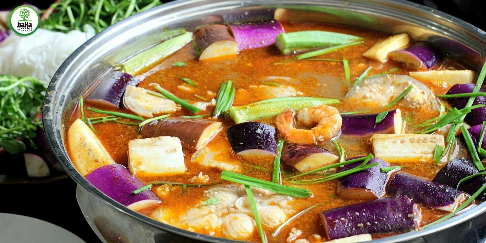 Để có được một nồi lẩu mắm ngon, người chế biến phải lựa chọn, chuẩn bị các loại nguyên liệu vô cùng tươi, ngon, sạch,...Bởi đây là một món ăn kết hợp nhiều thực phẩm dân giã khác nhau. Nhưng chung quy tạo nên lẩu mắm quá đỗi hấp dẫn và ngon miệng Để có được một nồi lẩu mắm ngon, người chế biến phải lựa chọn, chuẩn bị các loại nguyên liệu vô cùng tươi, ngon, sạch,...Bởi đây là một món ăn kết hợp nhiều thực phẩm dân giã khác nhau. Nhưng chung quy tạo nên lẩu mắm quá đỗi hấp dẫn và ngon miệng