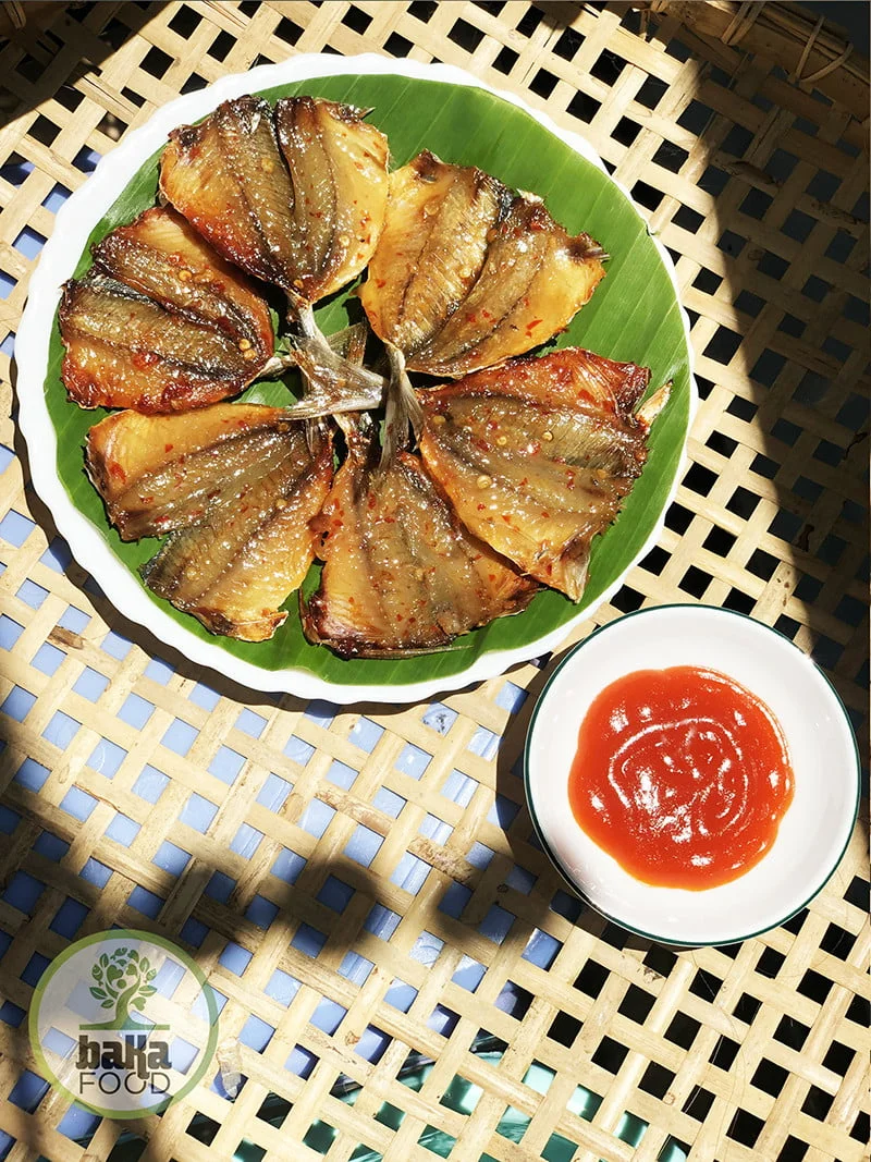 Giá khô cá chỉ vàng bao nhiêu 1 kg Màu sắc mà con cá chỉ vàng được đánh giá là ngon nhất phải có màu vàng ươm; kèm thêm chút màu đỏ; độ bóng trên cá