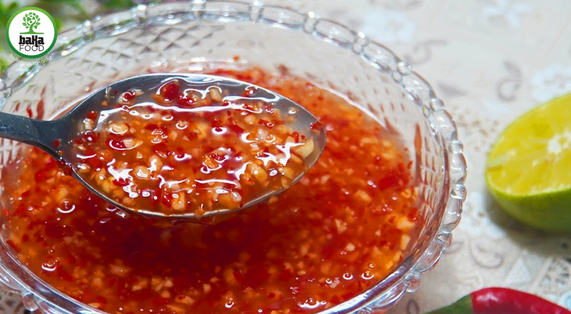 Nước mắm tỏi ớt là điều "hấp dẫn" trong bữa cơm gia đình Việt
