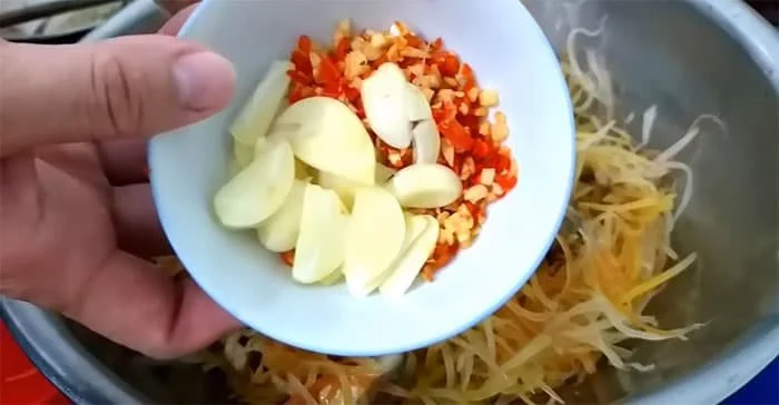 Cách làm mắm cá linh trộn đu đủ đơn giản mà CỰC NGON 13 Cách làm mắm cá linh trộn đu đủ