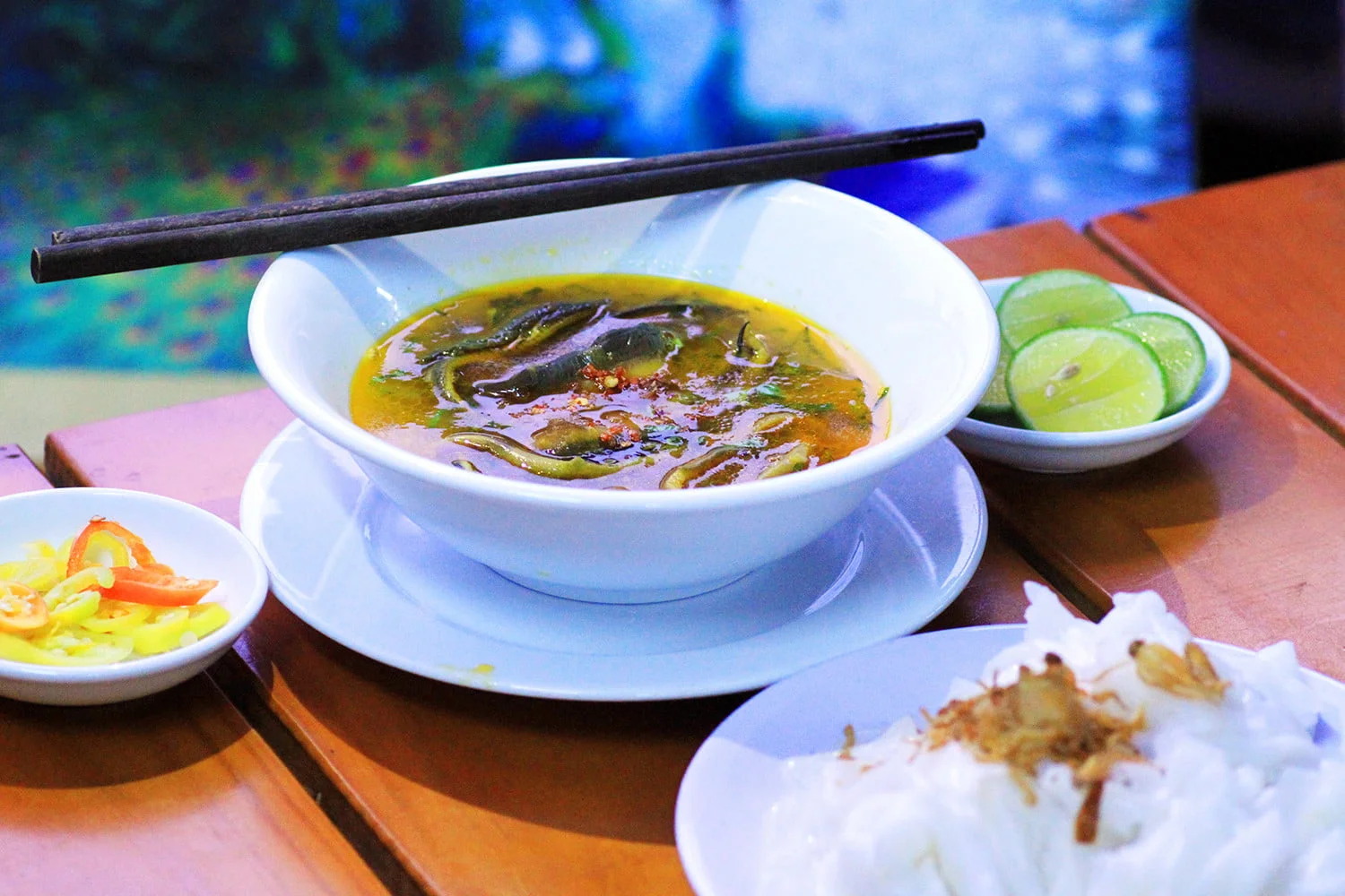 MIẾN LƯƠN XỨ NGHỆ - ĐẶC SẢN KHÔNG THỂ BỎ QUA 7 sup luon nghe an bakafood