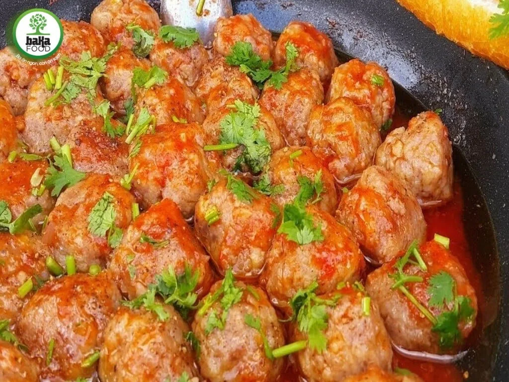 Cách làm thịt bò băm viên sốt cà chua cho bé