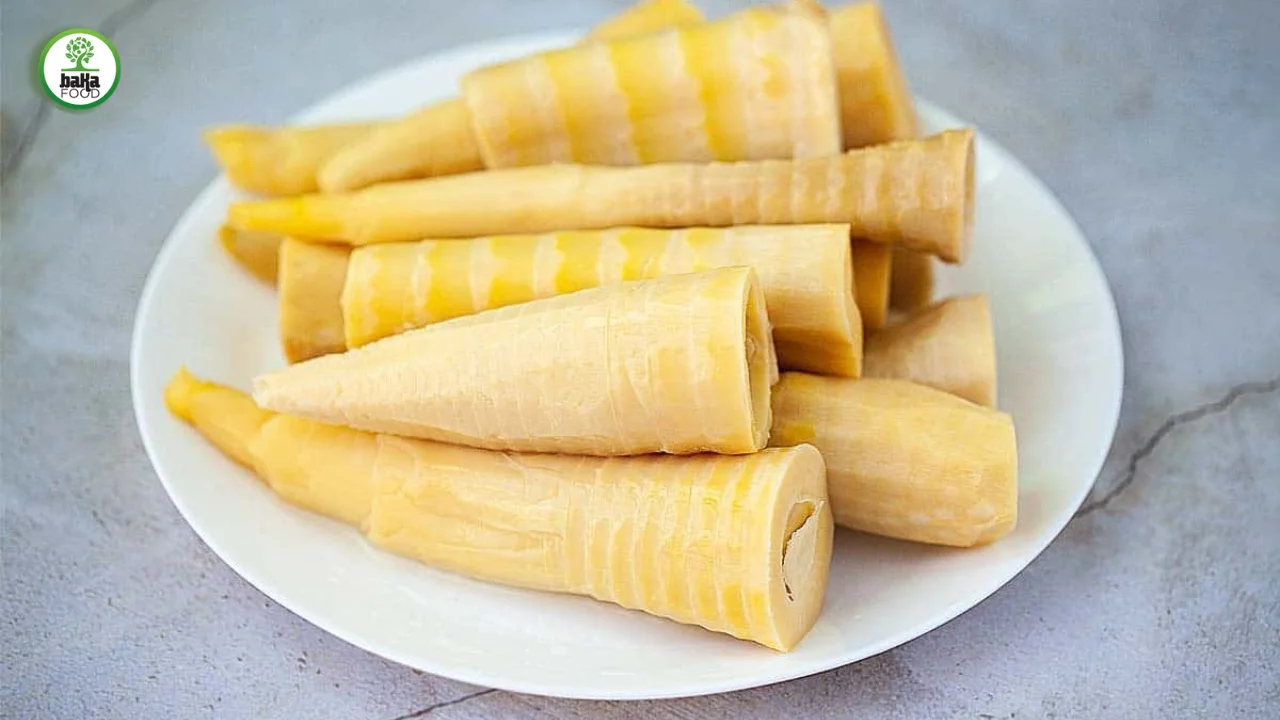 Măng chua ngon có màu vàng nhạt, mùi thơm đặc trưng