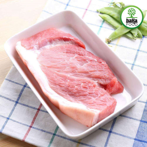 Cách chọn thịt tươi ngon là lựa miếng thịt hồng hào để làm món thịt kho củ cải trắng 