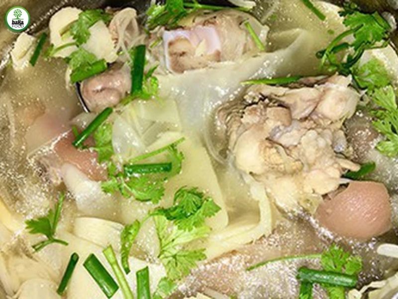 Cách nấu canh măng chua với thịt heo đậm đà hương vị