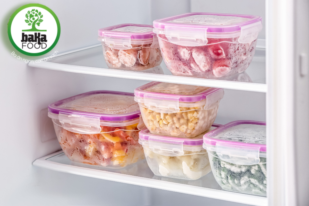 Cách Bảo Quản Thực Phẩm Tươi Sống Trong Tủ Lạnh 9 Để hạn chế mùi và vi khuẩn, bạn nên dùng hộp nhựa hoặc thủy tinh có nắp đậy kín