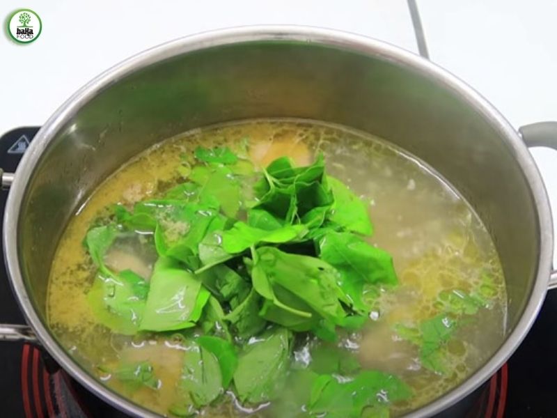 Nấu thịt với lá giang để gia tăng hương vị