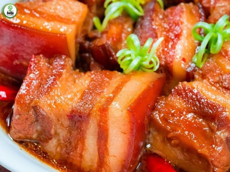 Top Các Món Ăn Từ Thịt Heo Thơm Ngon Khó Cưỡng 7 Thịt kho tàu đưa cơm với miếng thịt mềm mại óng ả