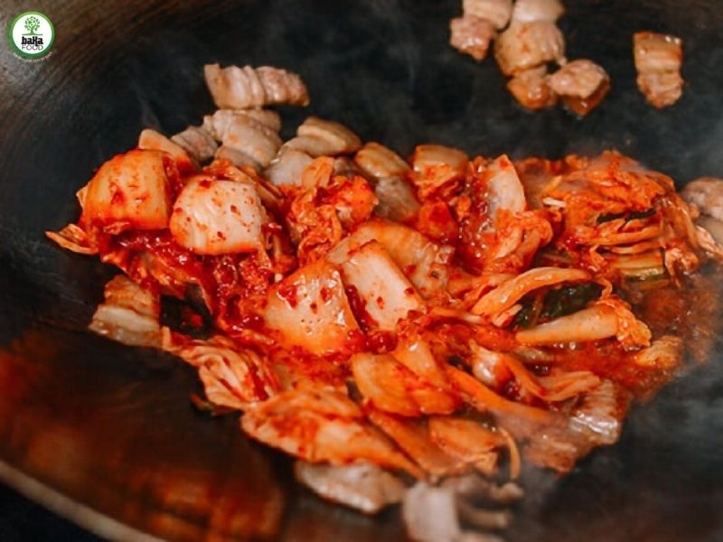 Xào thịt với kim chi