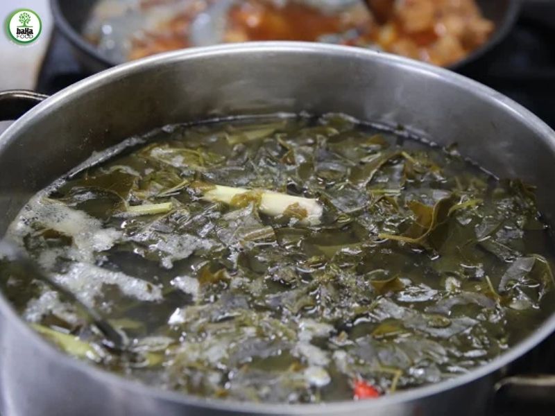Một mẹo nhỏ để tăng thêm vị chua thanh mát là bạn có thể cho thêm một ít nước cốt chanh hoặc me