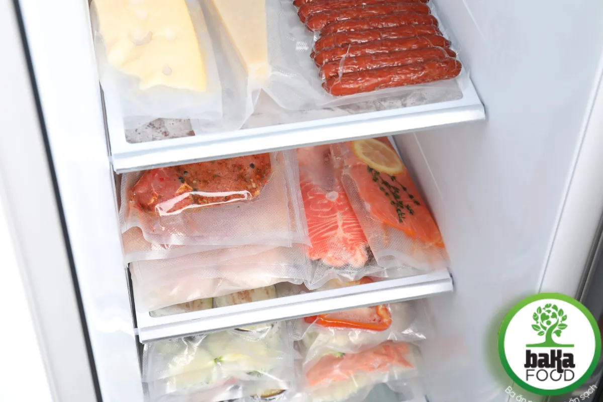Cách Bảo Quản Thực Phẩm Tươi Sống Trong Tủ Lạnh 7 Ngăn đông (-18°C trở xuống) dành cho thịt, cá, hải sản và các thực phẩm cần cấp đông lâu dài.