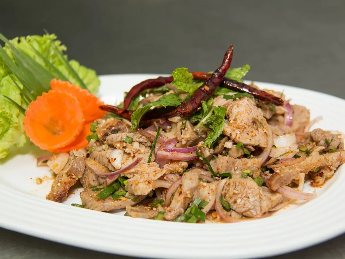 5 Món Ăn Từ Thịt Bò Tươi Sống Đầy Dinh Dưỡng 12 Gỏi bò thái chua cay