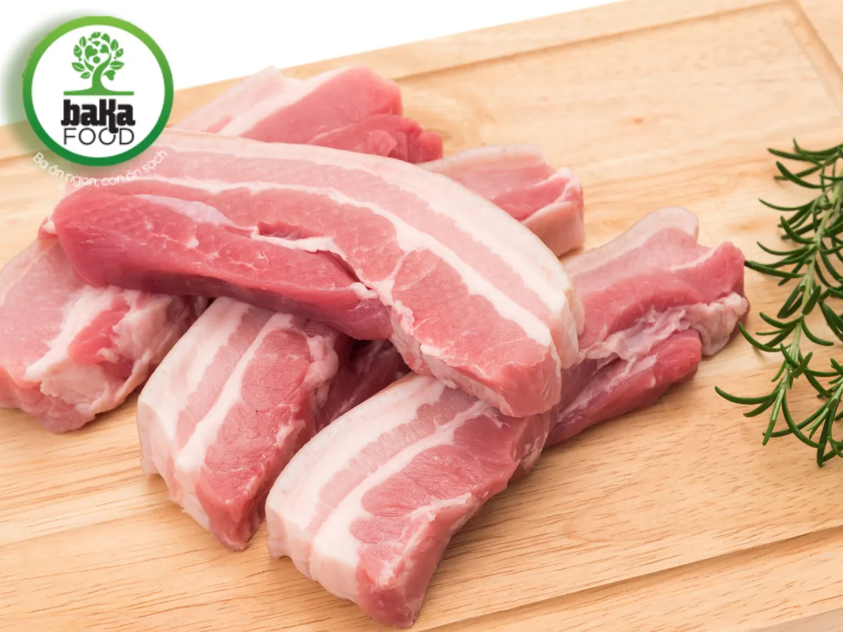 Ba chỉ nên chọn phần có lớp mỡ và nạc xen kẽ để khi chiên giòn không bị khô_3