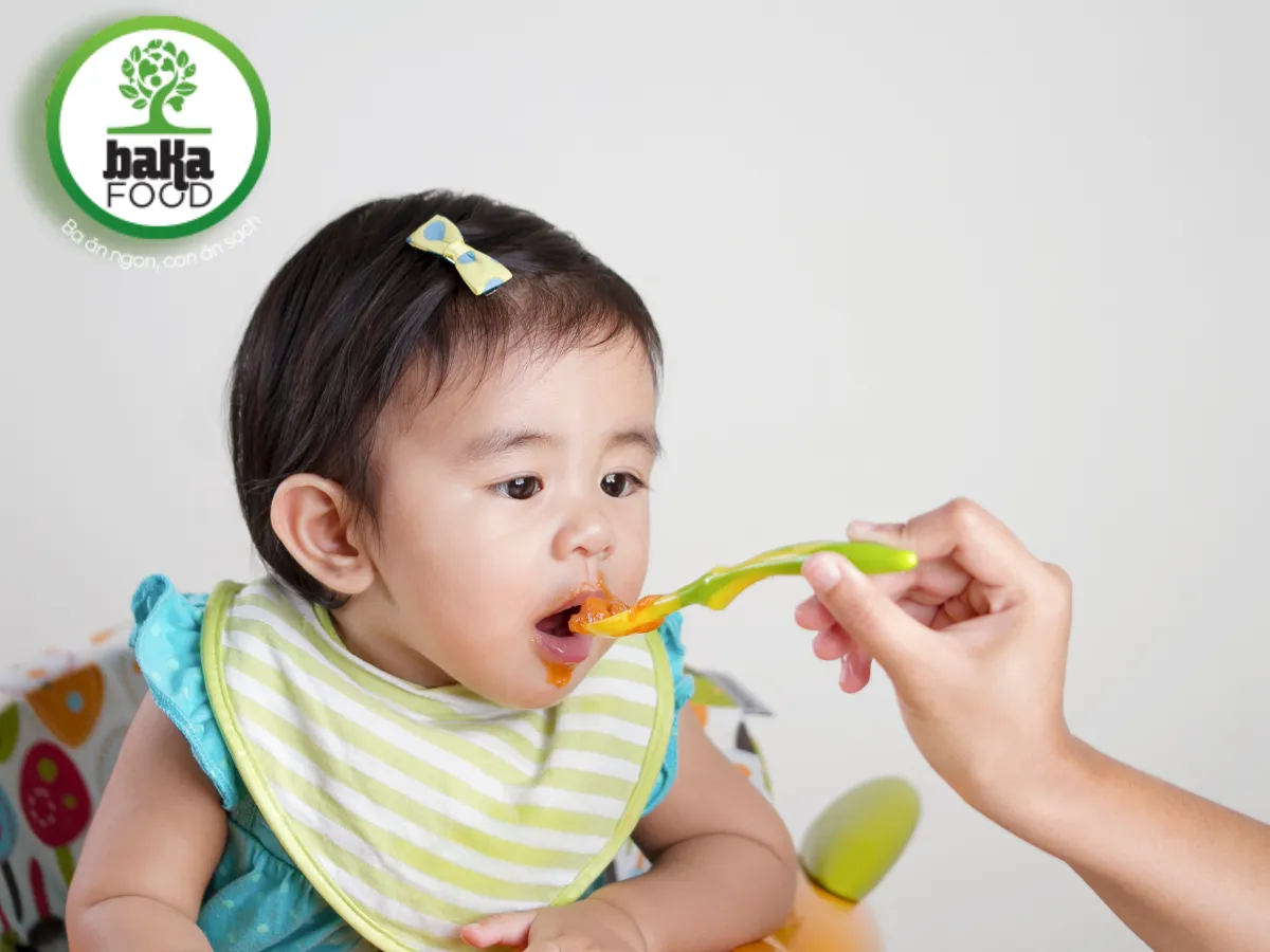 Cà chua còn giúp bổ sung vitamin C hỗ trợ hấp thu sắt từ thịt, từ đó cải thiện máu huyết và miễn dịch.