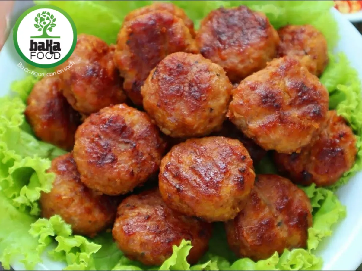 Nếu muốn giòn lâu, sau khi chiên lần 1, để nguội hoàn toàn rồi chiên lại lần 2 nhanh trong dầu nóng để giữ độ giòn tuyệt vời.