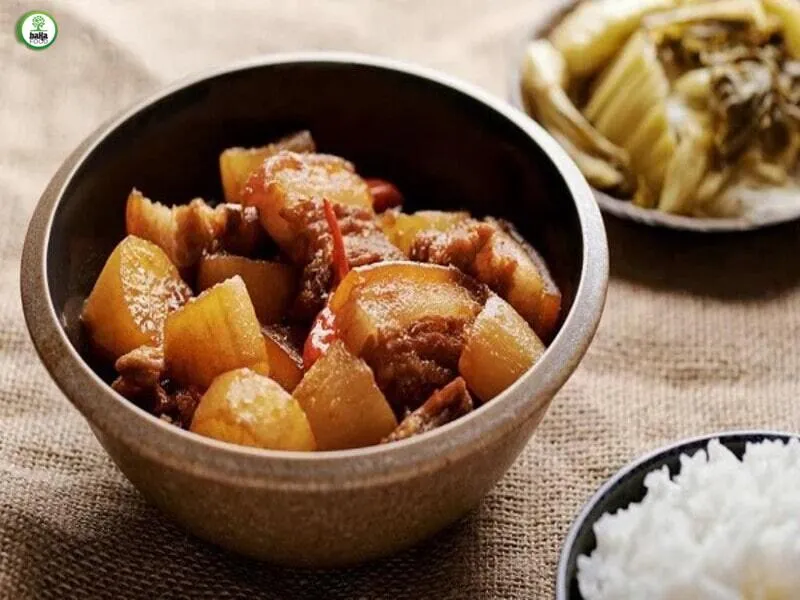 Hướng dẫn chi tiết cách kho thịt heo với củ cải
