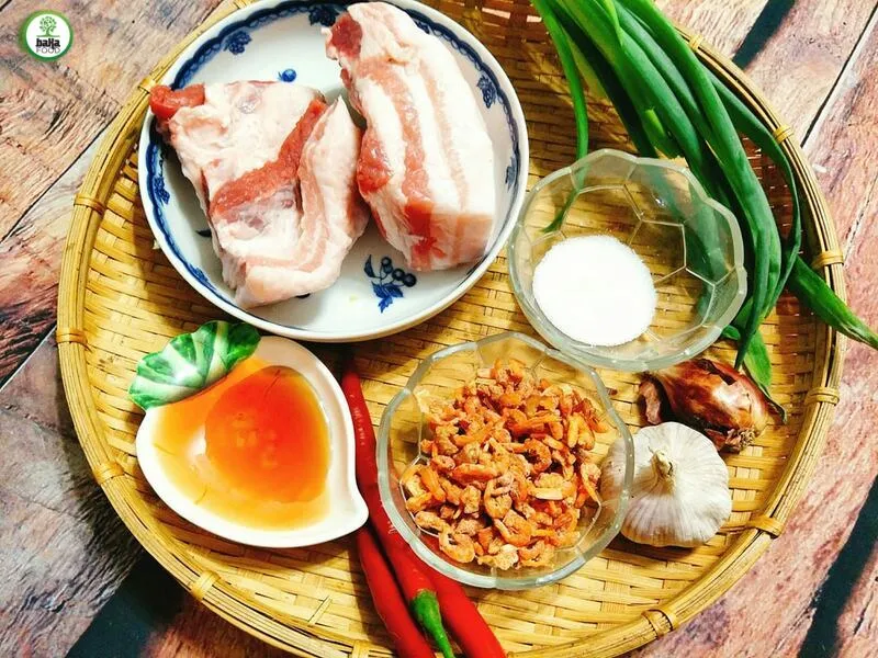 Nguyên liệu chuẩn bị cho món thịt kho quẹt