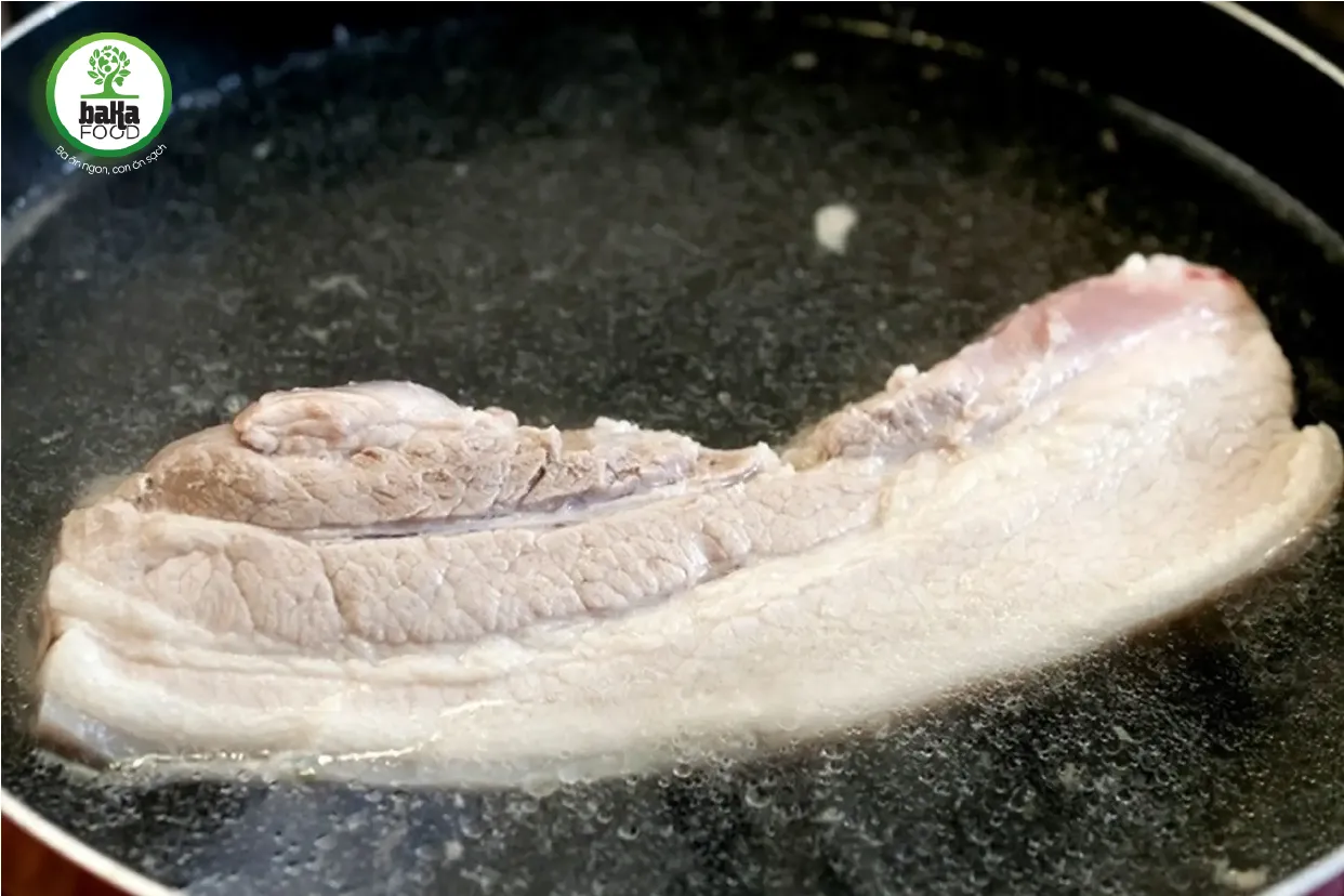 Luôn làm nóng kỹ thịt luộc trước ăn để đảm bảo vệ sinh, giữ trọn vị ngon Luôn làm nóng kỹ thịt luộc trước ăn để đảm bảo vệ sinh, giữ trọn vị ngon