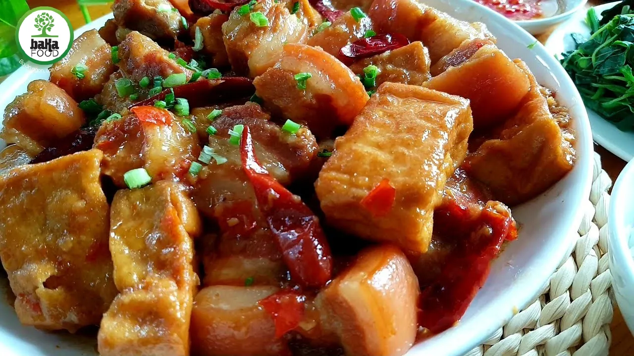 Món thịt heo kho với đậu hũ là một lựa chọn tuyệt vời cho bữa cơm gia đình Món thịt heo kho với đậu hũ là một lựa chọn tuyệt vời cho bữa cơm gia đình
