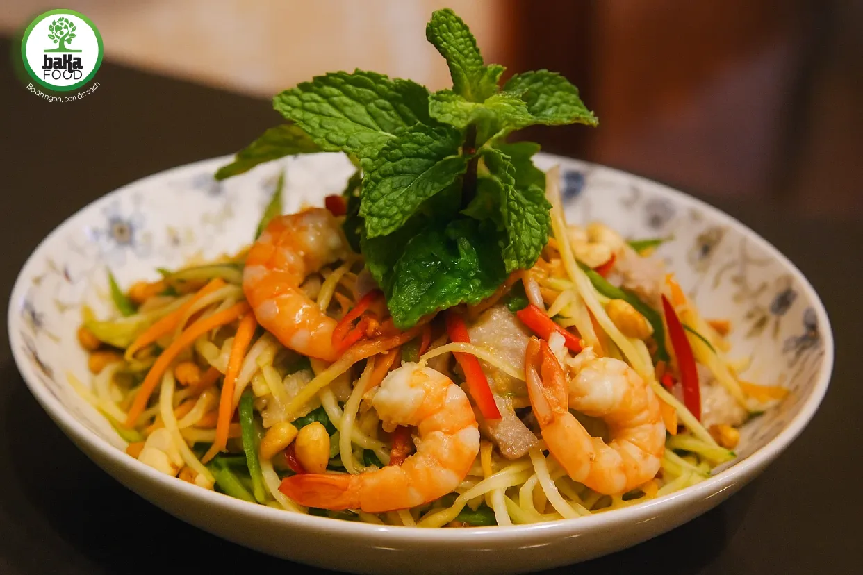 Trang trí đĩa gỏi đẹp mắt để món ăn thêm phần hấp dẫn và kích thích vị giác ngay từ cái nhìn đầu tiên Trang trí đĩa gỏi đẹp mắt để món ăn thêm phần hấp dẫn và kích thích vị giác ngay từ cái nhìn đầu tiên