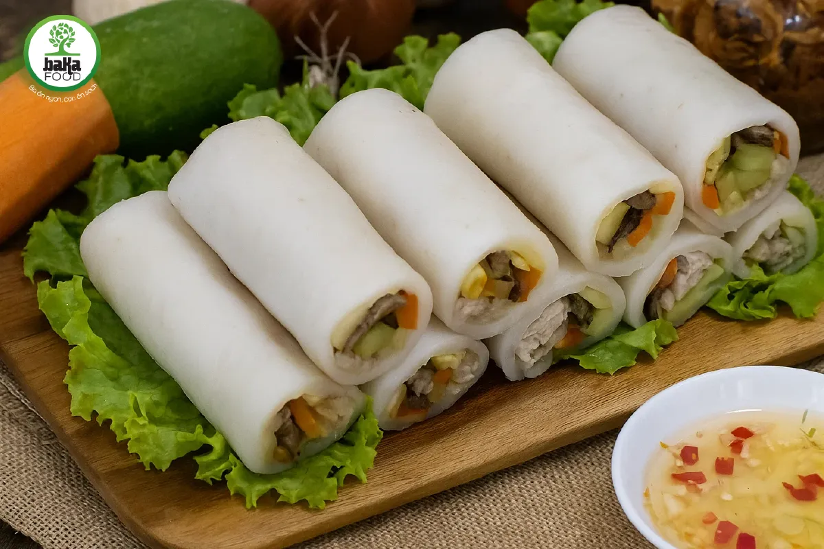 Phở cuốn thịt heo là một món ăn thanh mát, dễ làm và rất được ưa chuộng, đặc biệt trong những ngày hè nóng bức Phở cuốn thịt heo là một món ăn thanh mát, dễ làm và rất được ưa chuộng, đặc biệt trong những ngày hè nóng bức