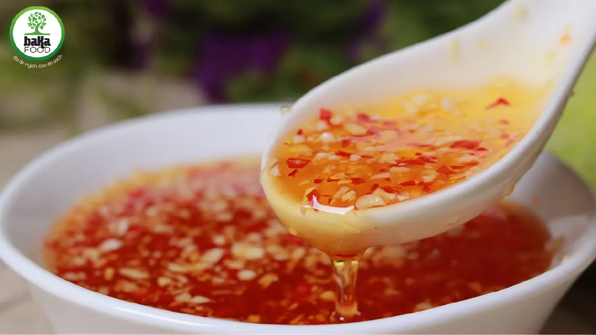 Chén nước mắm chua ngọt là "linh hồn" của món ăn Chén nước mắm chua ngọt là "linh hồn" của món ăn