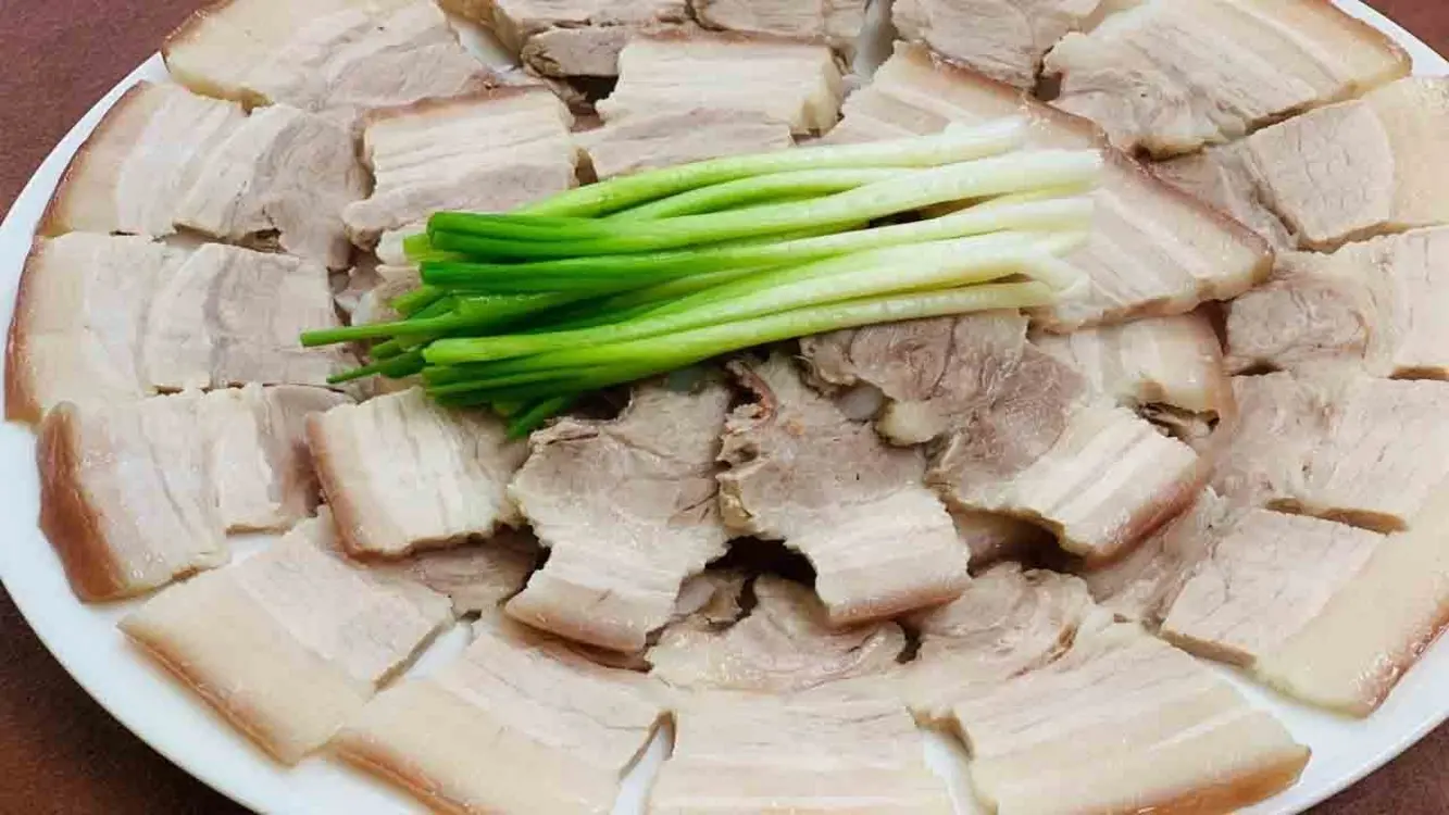 Cách Cắt Thịt Heo Luộc Đơn Giản, Nhanh Và Chuẩn Thớ