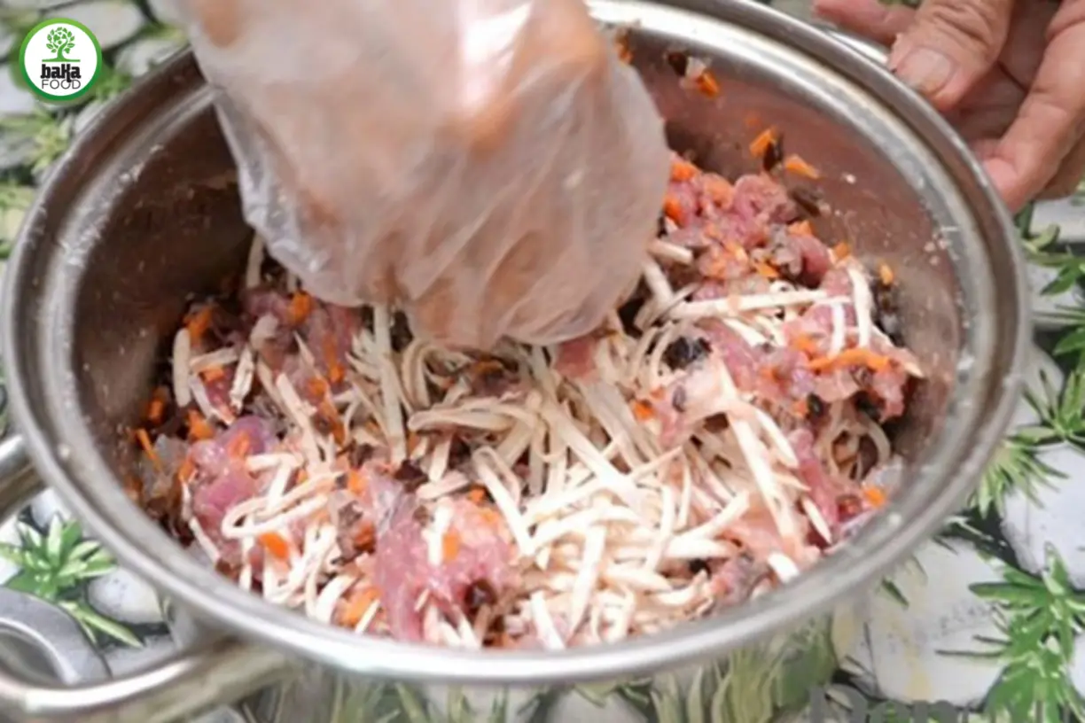 Cách Làm Chả Giò Thịt Nhân Khoai Môn Giòn Tan Thơm Ngon