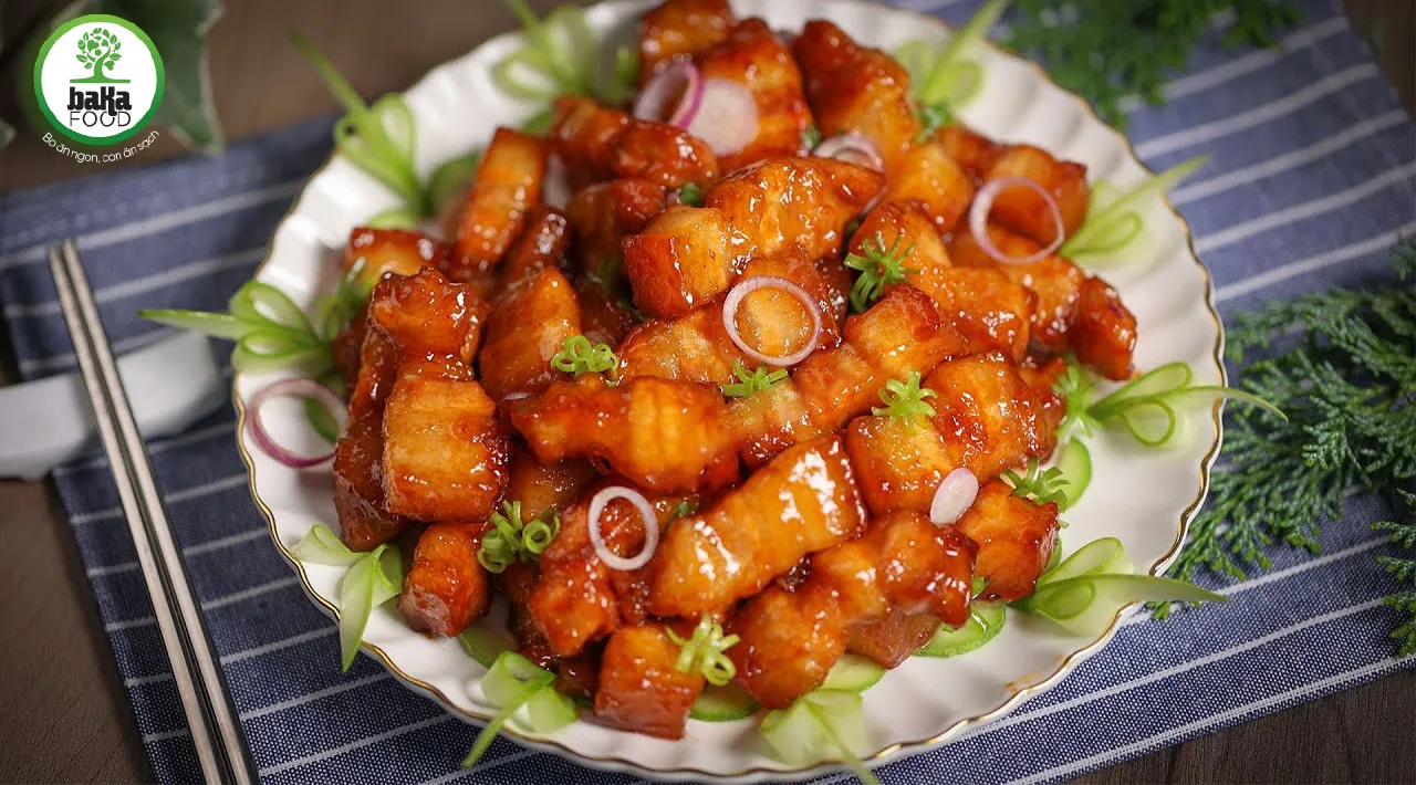 Thịt kho chua ngọt được yêu thích vì màu sắc, hương vị hài hòa, và rất "đưa cơm" Thịt kho chua ngọt được yêu thích vì màu sắc, hương vị hài hòa, và rất "đưa cơm"