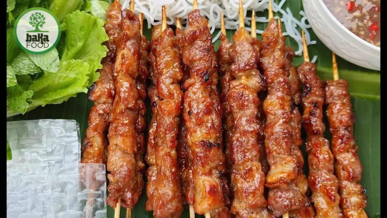 Thịt nướng ngon nhất khi ăn cùng kèm các loại rau tươi sống kèm nước chấm phù hợp