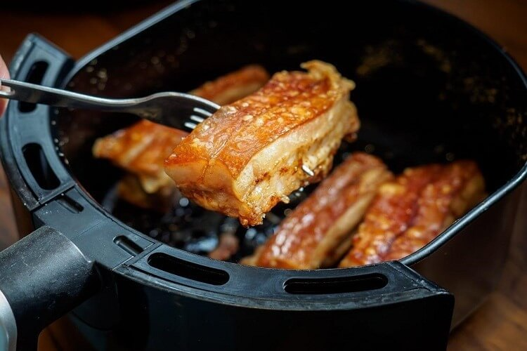 nướng thịt heo bằng nồi chiên không dầu