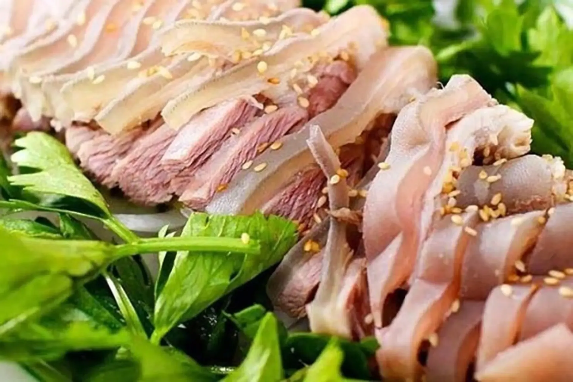 thịt heo rừng luộc