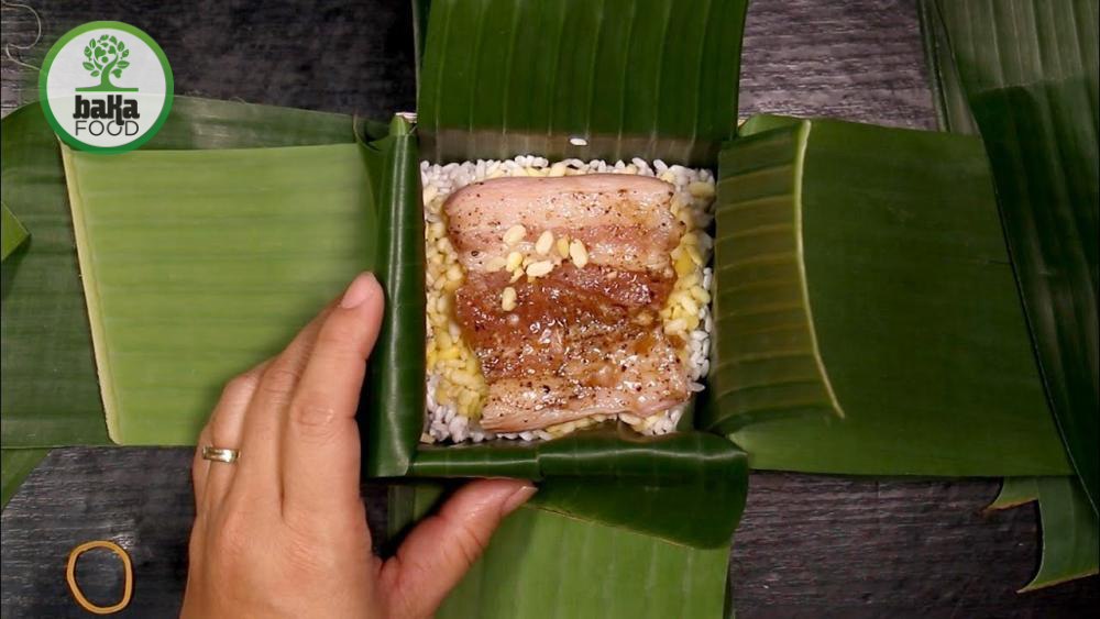 Khâu ướp nhân và gói bánh quyết định độ đậm đà và hình dáng bánh