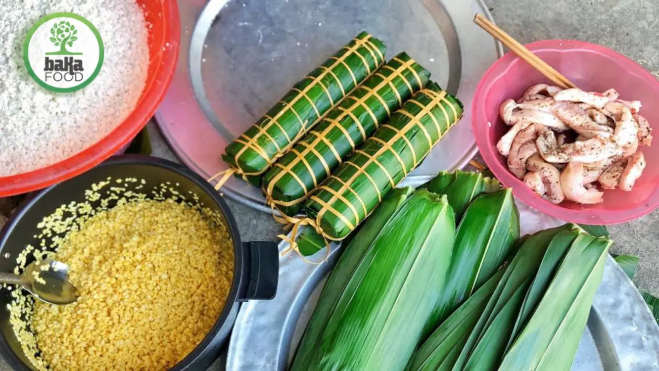 Chuẩn bị nguyên liệu kỹ lưỡng là bước đầu tạo nên chiếc bánh chưng hoàn hảo