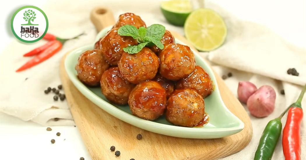 Phần sốt bơ tỏi chính là linh hồn giúp bò viên sốt bơ tỏi thêm phần hấp dẫn