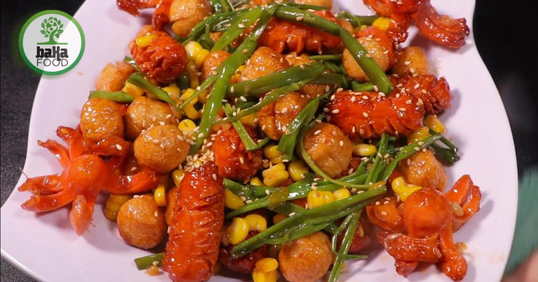 Quy trình chuẩn bị và kỹ thuật xào đóng vai trò then chốt giúp món bò viên xào giữ được độ dai