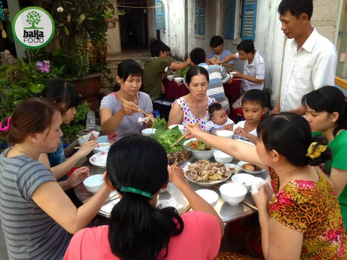 Người nội trợ hiện đại chọn cách nấu gọn nhẹ để giữ trọn hồn bữa cơm quê