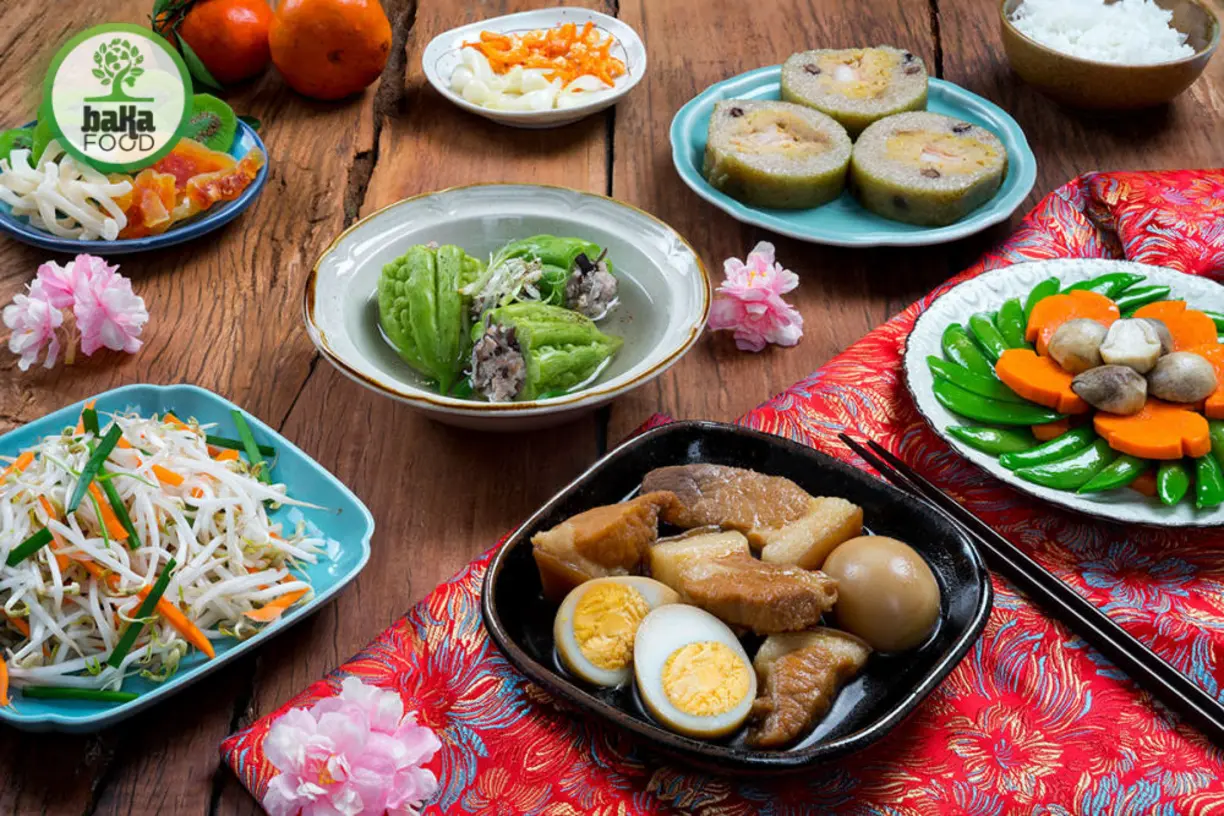 Sự hài hòa mặn, chua, cay nhẹ tạo nên bản sắc mâm cỗ miền Trung ngày Tết