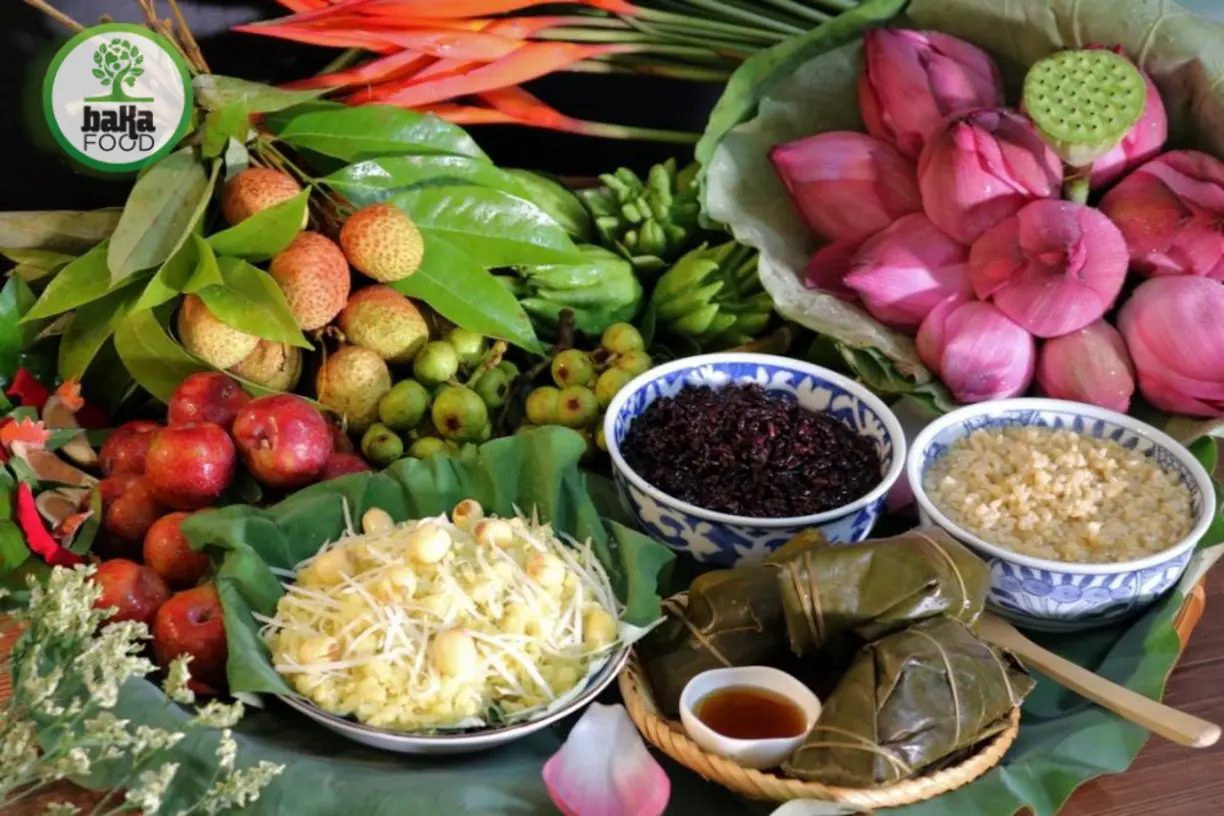 Mâm cỗ thắp hương miền Trung được chuẩn bị chu đáo để tưởng nhớ tổ tiên