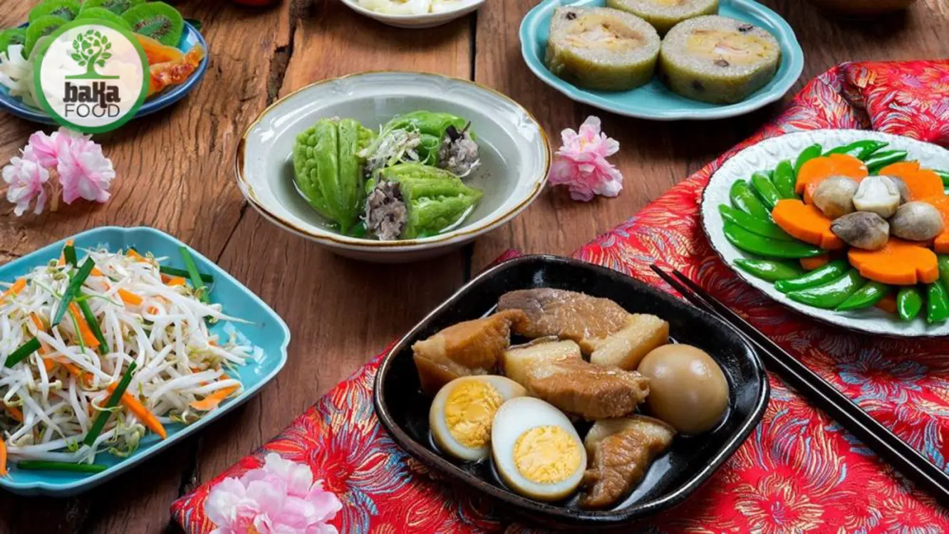 Mâm cỗ thắp hương miền Trung là biểu tượng của sự trang nghiêm và lòng biết ơn