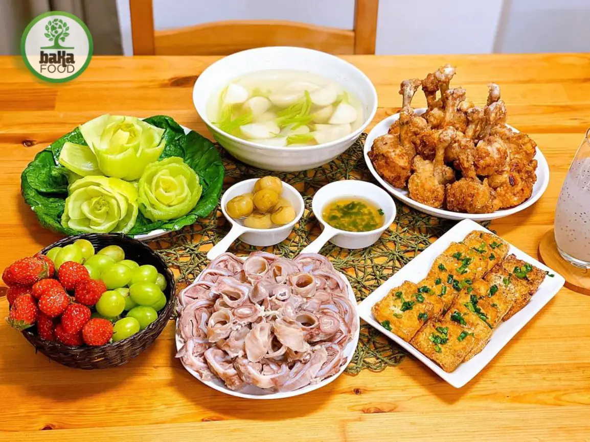 Mâm đồ ăn thể hiện sự quan tâm, chăm sóc và giá trị gắn kết trong mỗi gia đình Mâm đồ ăn thể hiện sự quan tâm, chăm sóc và giá trị gắn kết trong mỗi gia đình