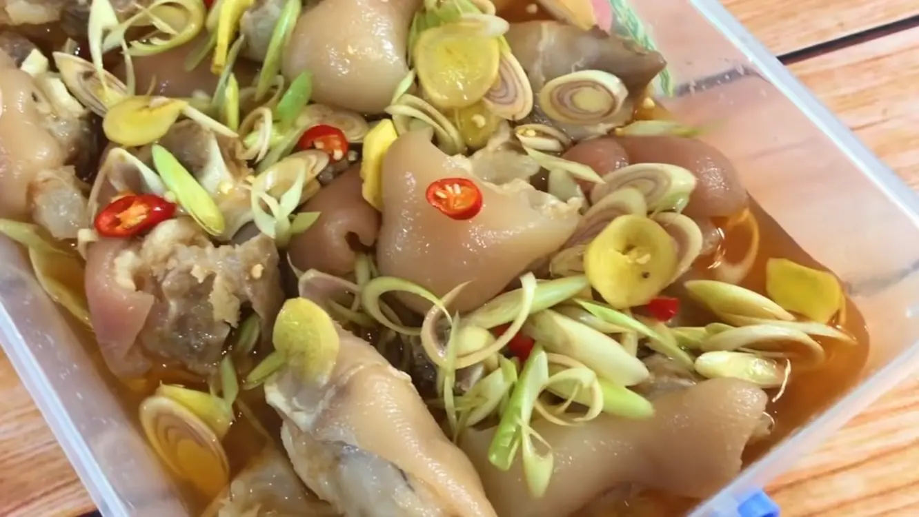 Cách Làm Thịt Chân Giò Ngâm Chua Ngọt Giòn Ngon