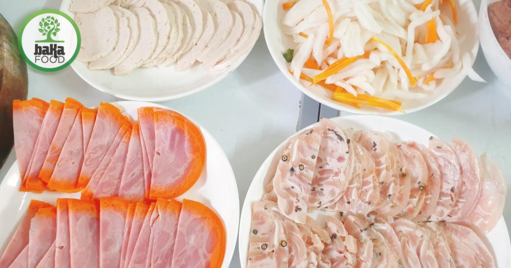 Chả giò nhân thịt và hải sản phổ biến