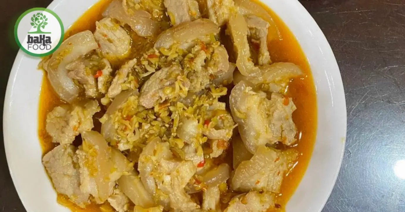 Thịt heo hầm nước dừa