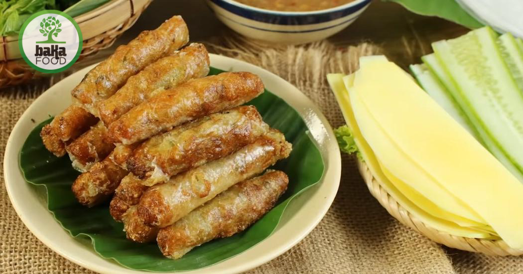 Sơ chế nguyên liệu đúng cách quyết định độ giòn và vị ngon cho nhân của món cách làm chả ram thịt heo