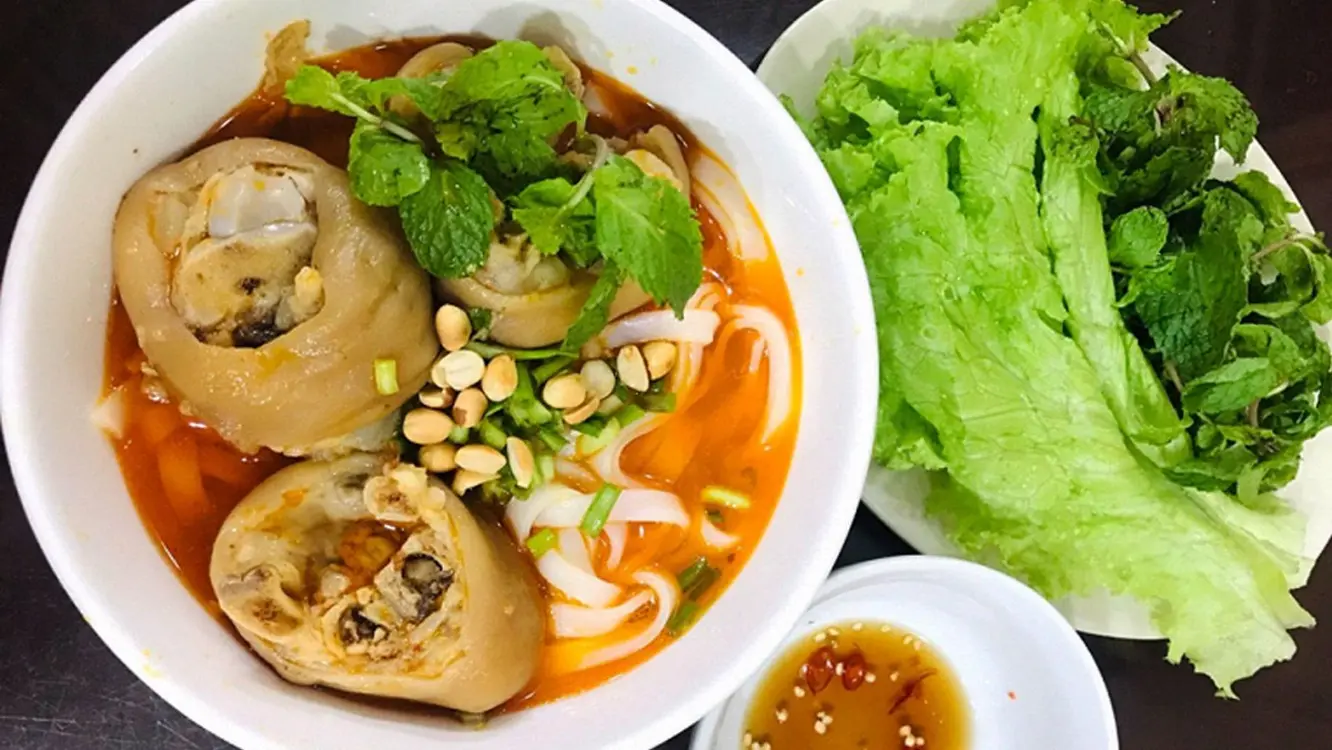 Cách Nấu Mì Quảng Thịt Heo Đậm Đà Ngon Tại Nhà
