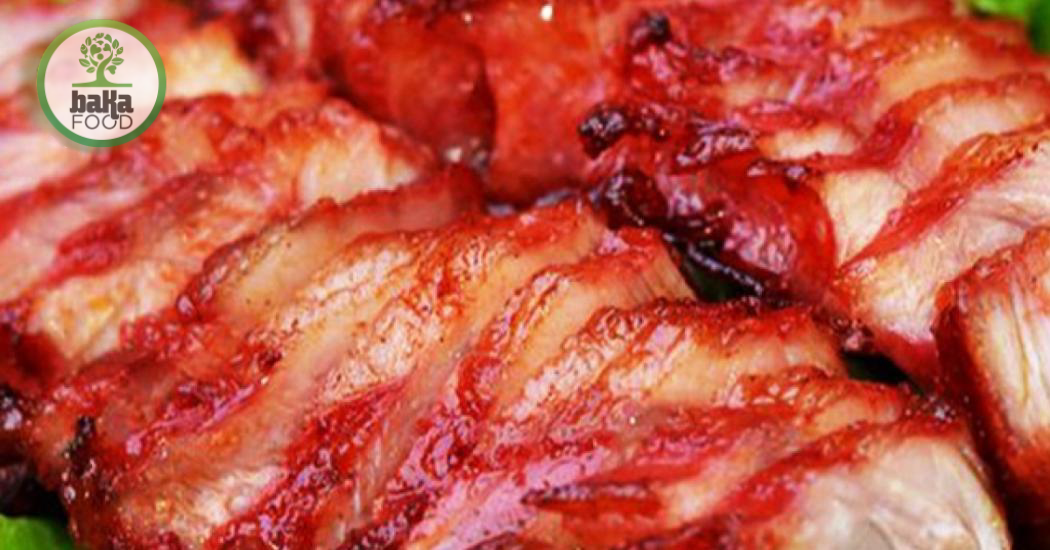 Chọn thịt nạc dăm hoặc vai tươi, ướp đúng vị sẽ giúp món xá xíu mềm ngon, tiết kiệm thời gian.