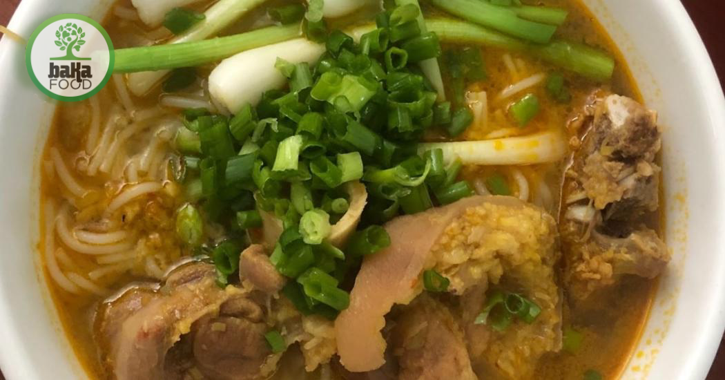 Nấu bún thịt ngon nhờ nước dùng ngọt thanh, trình bày nóng hổi và sơ chế sẵn để tiết kiệm thời gian.